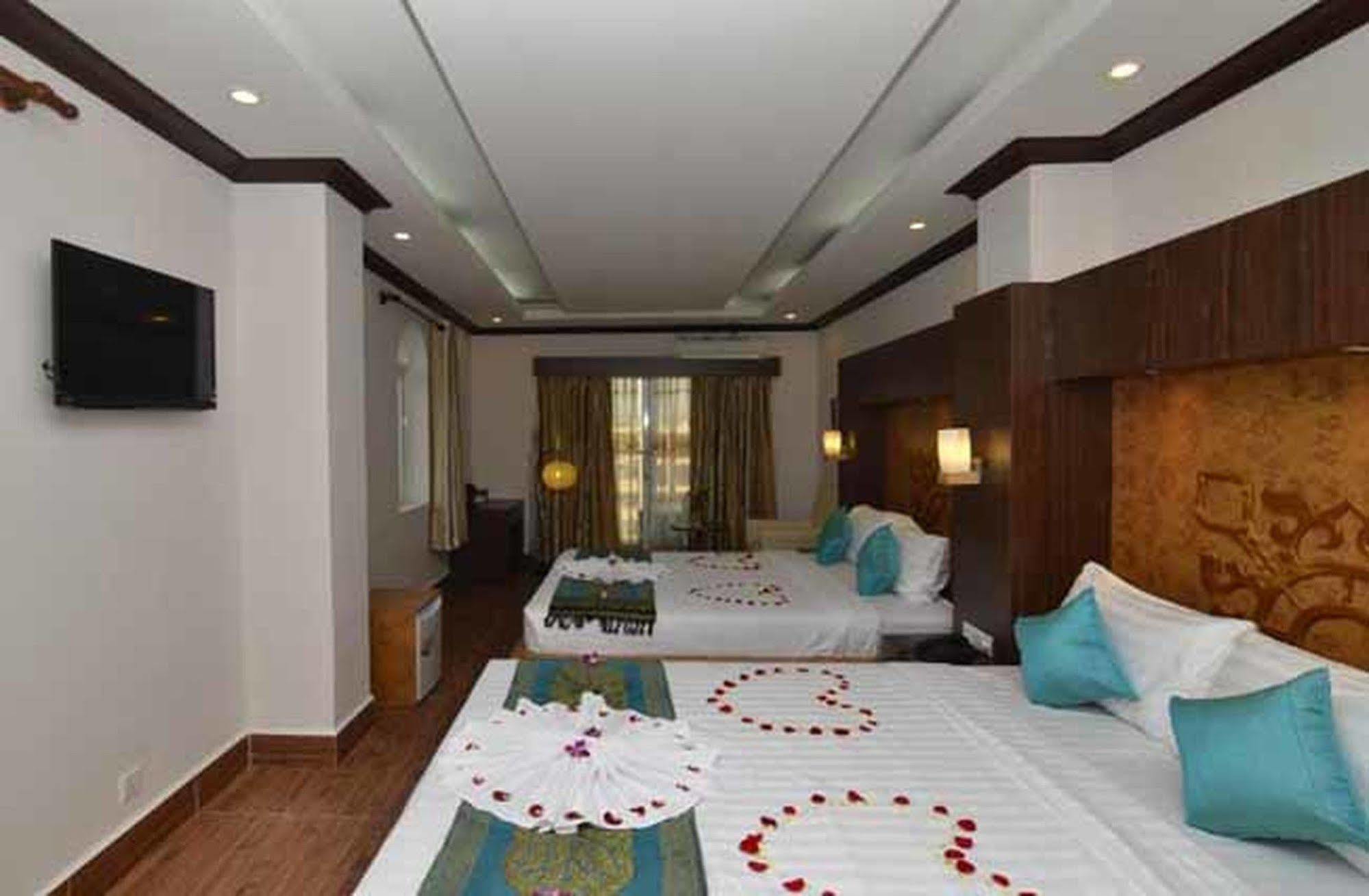 Phuminh Hotel Riverside Phnom Penh Exteriör bild