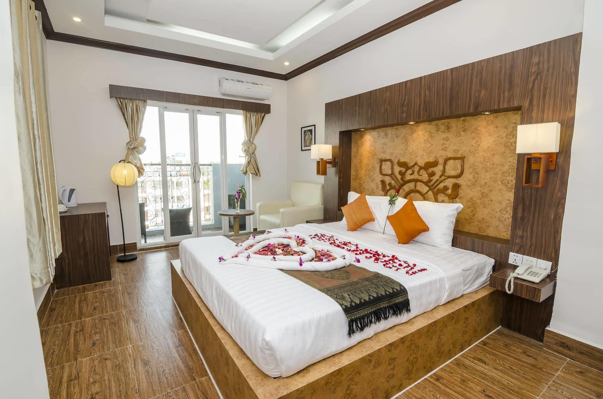 Phuminh Hotel Riverside Phnom Penh Exteriör bild